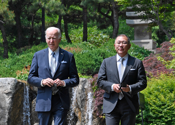 정의선 현대자동차그룹 회장과 조 바이든 미국 대통령이 22일 오전 그랜드 하얏트 서울 호텔에서 환담을 가진 후 국내외 언론을 대상으로 스피치를 했다. 현대차그룹 제공