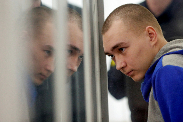 러시아 군인 바딤 시시마린이 23일(현지시간) 우크라이나 법정에서 종신형을 선고받았다. 연합뉴스