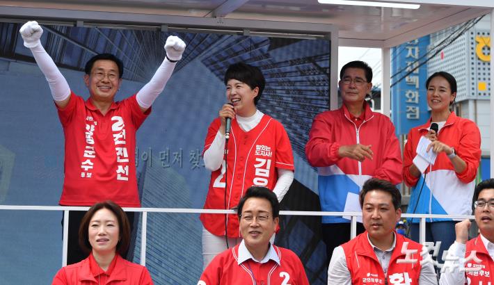 전진선 양평군수와 유세하는 김은혜 후보
