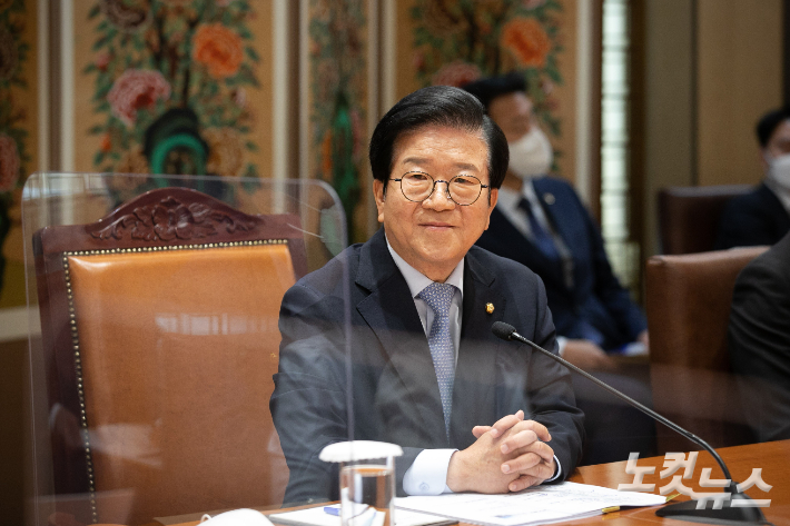 떠나는 박병석 "검수완박 가장 아쉬워…분열정치 청산해야"