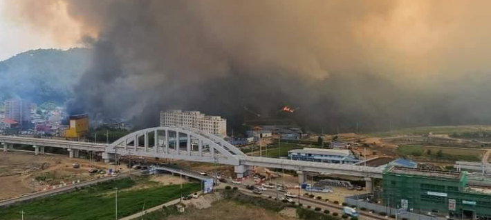 울진 산불이 민가 인근까지 번진 모습. 독자제공
