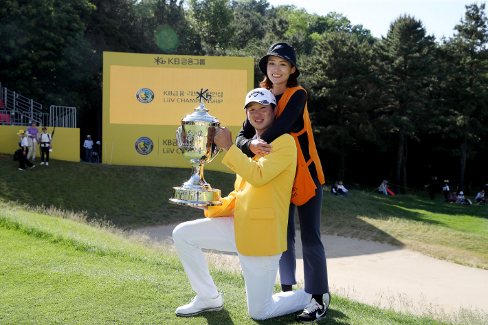 양지호와 아내 김유정 씨. KPGA 제공 연합뉴스 
