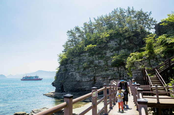 고성 상족암군립공원 산책로길. 경남도청 제공