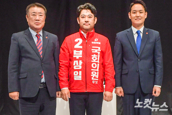 사진 왼쪽부터 무소속 김우남 후보, 국민의힘 부상일 후보, 민주당 김한규 후보. 이인 기자