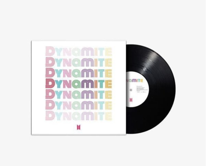 MZ세대 구매 고객층 증가로 아이돌 LP 발매 증가 'BTS Dynamite LP'. YES24 홈페이지 캡처