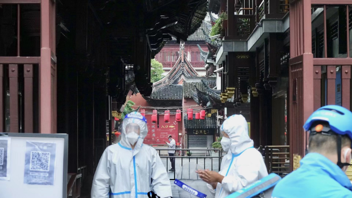 29일 코로나19 확산으로 봉쇄된 중국 상하이의 예원 일대 거리. 연합뉴스