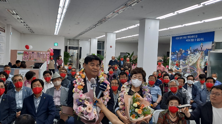 2일 오전 당선 소감을 전하고 있는 국민의힘 심규언 동해시장 당선인. 심 당선인 선거 캠프 제공