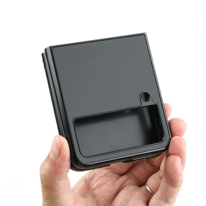 갤럭시Z 플립4 케이스 추정 실물 모형 사진. 트위터 캡처.