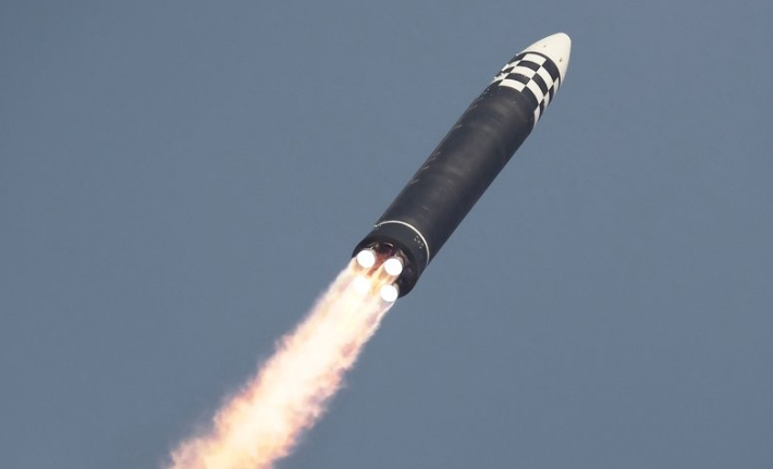 북한 노동신문은 지난 3월 신형 대륙간 탄도미사일(ICBM) 시험발사 장면을 사진으로 공개했다. 연합뉴스
