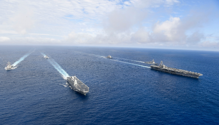 합동참모본부는 지난 2일부터 사흘간 일본 오키나와 동남방 공해상에서 한미 해군 간 항모강습단 연합훈련을 했다고 4일 밝혔다. 합참 제공