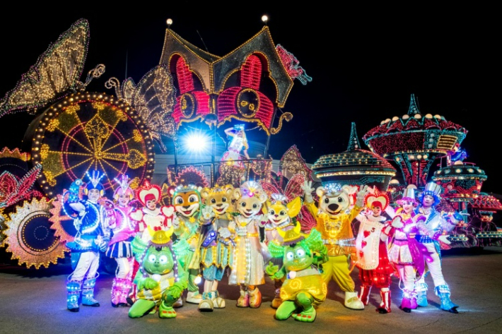에버랜드 야간 퍼레이드 기념사진. 용인시청 제공