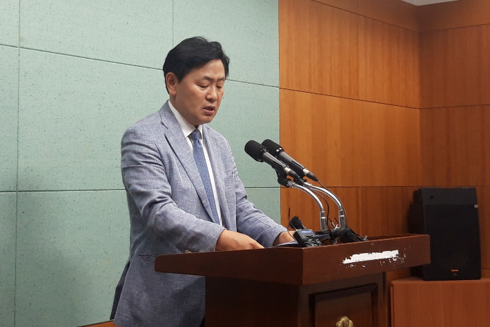 김관영 전북도지사 당선자가 8일 전북도의회 브리핑룸에서 인수위원회 직제와 운영 계획을 발표하고 있다. 최명국 기자