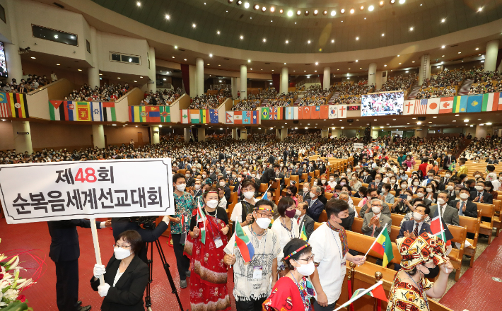 제48회 순복음세계선교대회가 8일 여의도순복음교회에서 470여명의 순복음 선교사들이 참석한 가운데 개막했다.  여의도순복음교회 홍보국