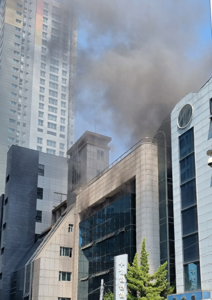 9일 대구 수성구 범어동 대구지방법원 인근 변호사 사무실 빌딩에서 화재가 발생했다. 이 화재로  7명이 숨지고 46명이 다쳤다. 연합뉴스