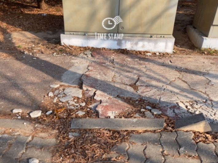 파손된 광주 남구 자전거 도로 모습. 광주 남구청 제공