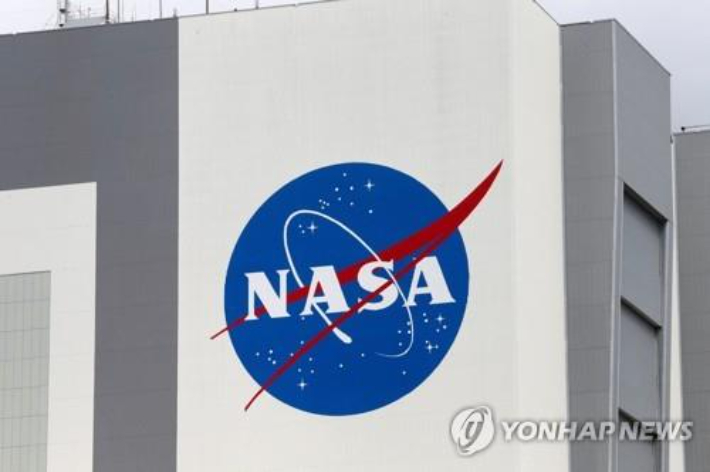 케네디 우주센터의 미 우주항공국(NASA) 로고. 연합뉴스
