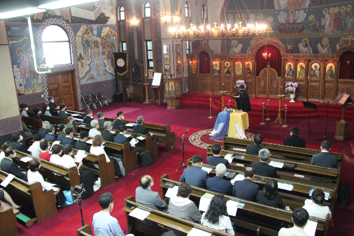 한국기독교교회협의회는 10일 서울 마포구 한국정교회 성 니콜라스 대성당에서 '우크라이나를 위한 평화기도회'를 열었따. 