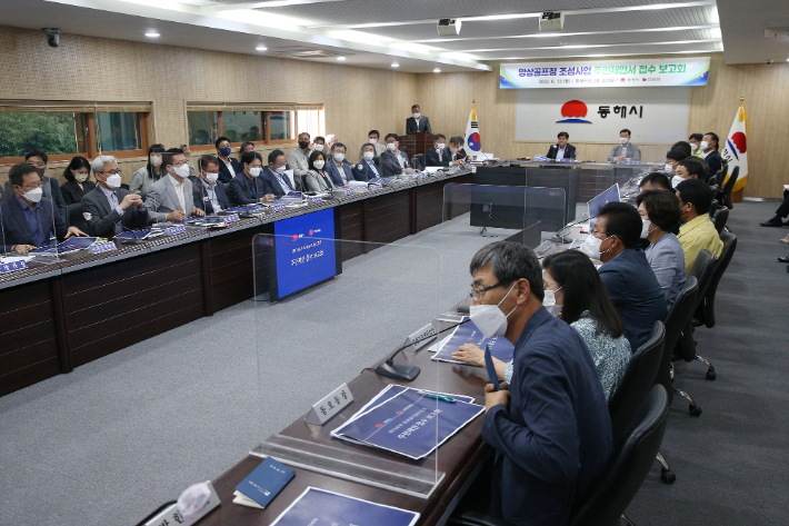 지난일 열린 망상골프장 조성사업 주민제안서 접수 보고회. 동해시청 제공