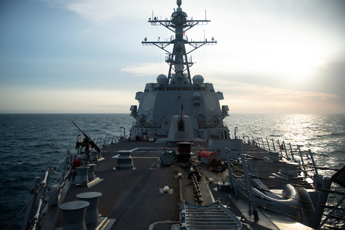 미국 해군 7함대 소속 알레이버크급 미사일 구축함 '샘슨'(DDG-102)이 지난 4월 26일 대만해협을 항해하고 있다. 미 해군 함정이 대만해협을 통과한 것은 올해 들어 세 번째다. 중국은 이를 '공개적인 도발'로 규정하면서 강력히 반발했다. 미 태평양사령부 제공