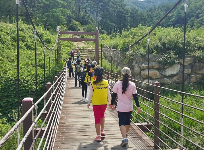 지역 종교문화 유산 답사 모습.  경주시 제공