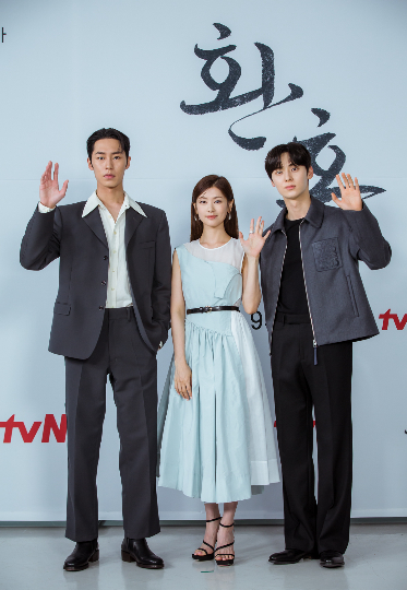 tvN 토일드라마 '환혼'의 배우 이재욱, 전소민, 황민현. tvN 제공