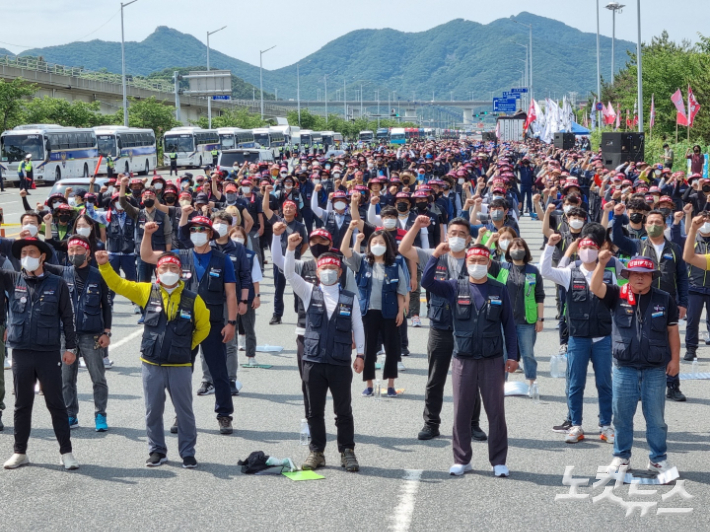 화물연대 총파업 8일 만에 마무리…부산도 운송 복귀