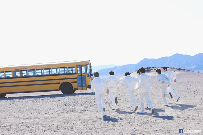 방탄소년단 신곡 '옛 투 컴' 뮤직비디오 촬영 비하인드 사진. 방탄소년단 공식 페이스북