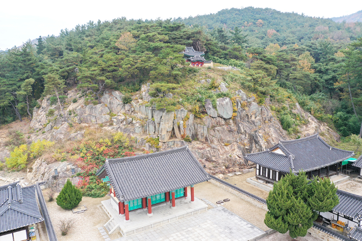 경주 금강산 표암봉 전경. 경북도 제공