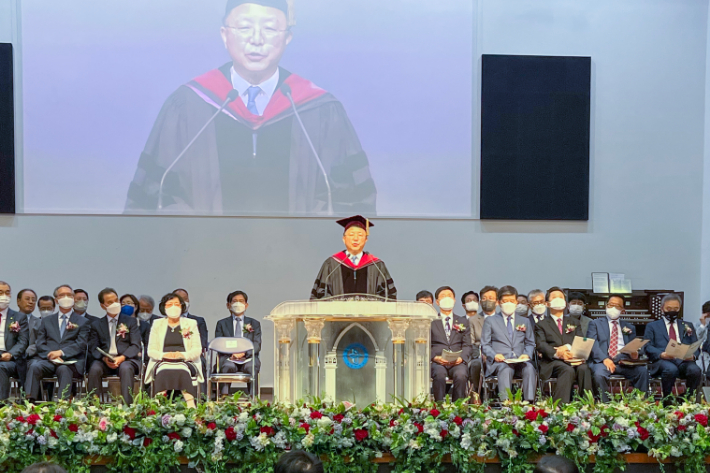 지난 13일, 고신대학교 제10대 이병수 총장 취임식이 고신대학교 한상동홀에서 진행되고 있다.