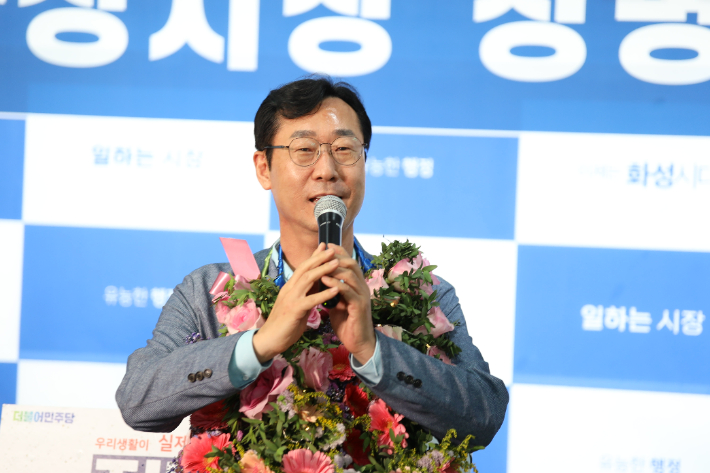 지난 6·1 지방선거 당선 직후 소감을 말하고 있는 정명근 당선인의 모습. 화성시장직 인수위 측 제공