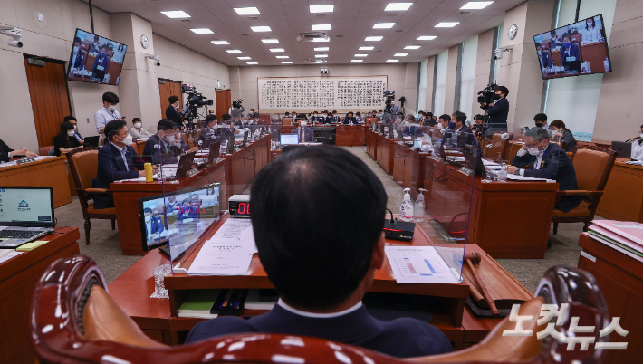 지난달 26일 서울 여의도 국회에서 법제사법위원회 전체회의가 열리고 있다. 윤창원 기자