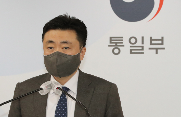  차덕철 통일부 부대변인이 정부서울청사에서 정례브리핑을 하고 있다. 연합뉴스