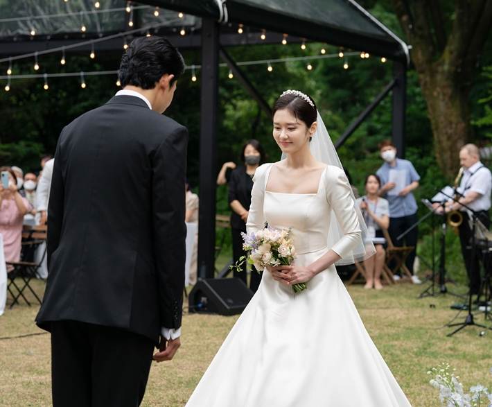 27일 공개된 장나라 결혼식 모습. 라원문화 제공