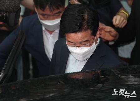 청사 떠나는 김창룡 경찰청장