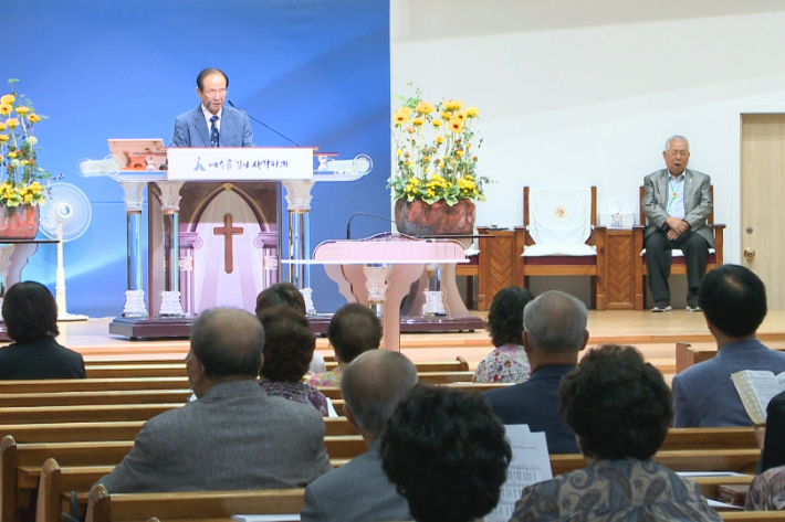 지난 22일, 부산지역 SFC 동문원로회가 송도제일교회에서 순회예배를 드리고 있다. 