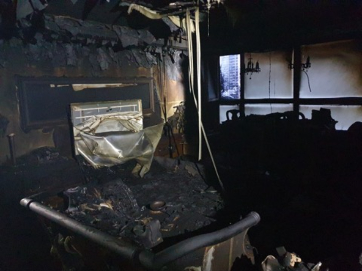 일가족 3명이 자던 부산 해운대구의 한 아파트에서 불이 나 1명이 숨지고 2명이 중태에 빠졌다. 부산경찰청 제공