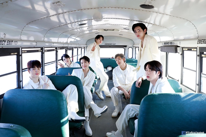 그룹 방탄소년단의 새 앨범 '프루프'가 빌보드 메인 앨범 차트 '빌보드 200'에서 4위에 올랐다. 방탄소년단 공식 페이스북