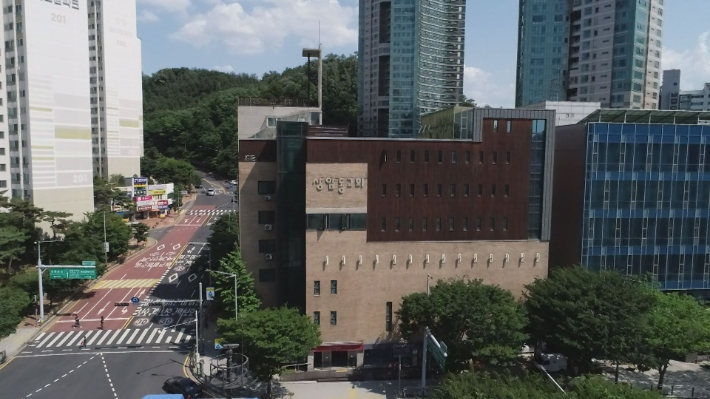 서울시 마포구 상암동 디지털미디어시티에 자리한 상암동교회. 