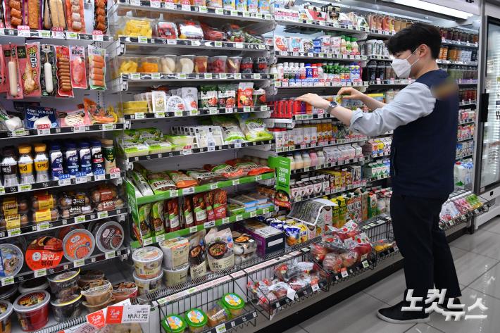 내년 최저임금 5% 인상...