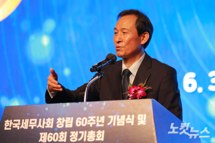 한국세무사회 '창립 60주년 기념식' 행사에서 더불어민주당 우상호 비상대책위원장이 축사를 하고 있다. 노컷TV 채승옥 
