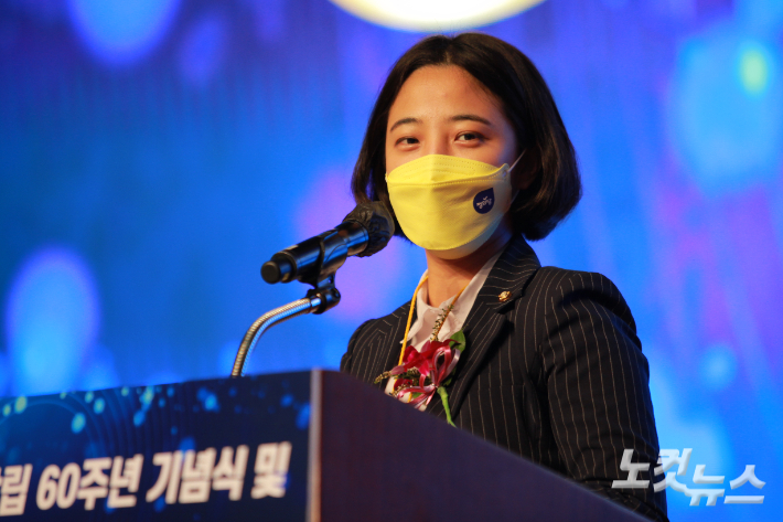 한국세무사회 '창립 60주년 기념식' 행사에서 정의당 류호정 의원이 축사를 하고 있다. 노컷TV 채승옥 
