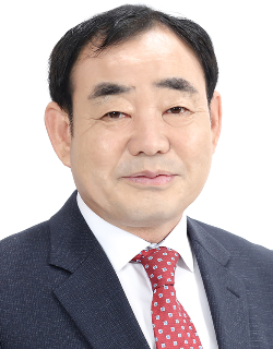 울산시의회 의장에 추대된 김기환 의원. 울산시의회 제공