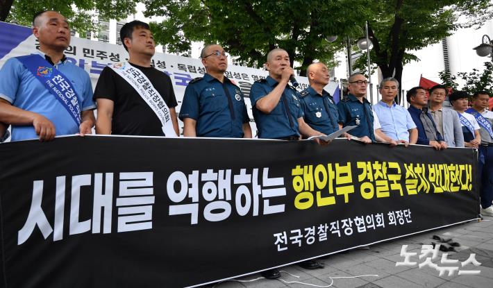 행안부 경찰국 설치 반대하며 삭발한 경찰들