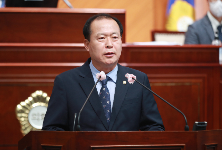 군산시의회 전반기 의장에 4선 김영일 의원 선출