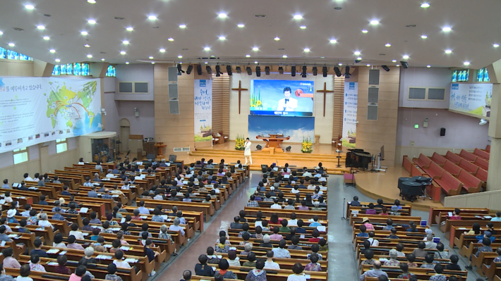 대구칠곡교회는 지난 5월 15일부터 매주 주일에 이어온 '회복과 만남의 축제'의 마지막 축제의 시간으로 가수 태진아집사를 초청, 열린 음악회를 대구칠곡교회에서 열어 대단원의 막을 내렸다.