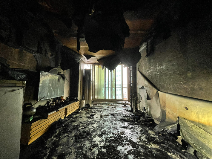 울산 중구 아파트 8층 화재…거주자 1명 사망