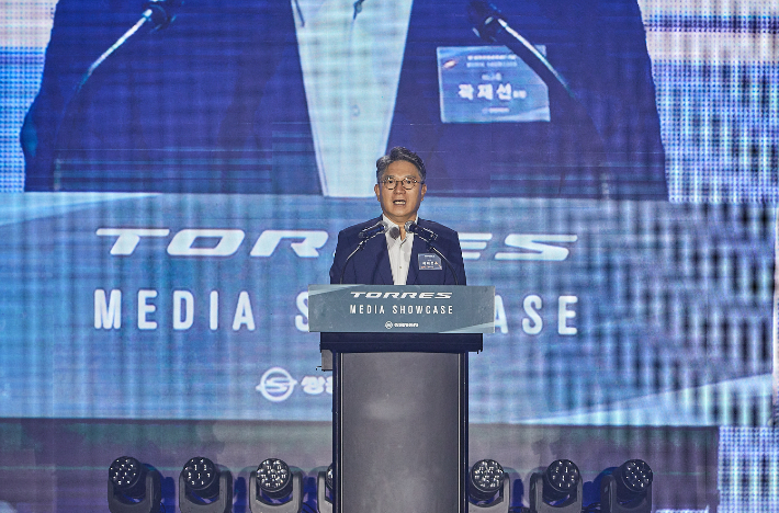곽재선 KG그룹 회장이 5일 인천 영종도 네스트호텔에서 열린 쌍용자동차 Adventurous '토레스' 미디어 쇼케이스에 참석해 인사말을 하고 있다. 쌍용차 제공