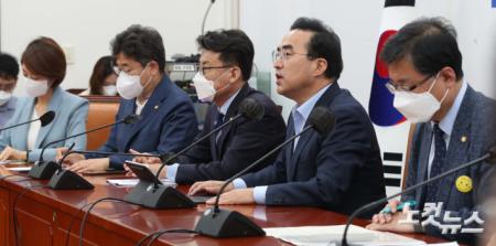 정책조정회의 발언하는 박홍근 원내대표