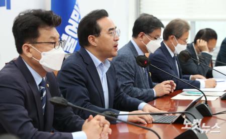 발언하는 박홍근 원내대표