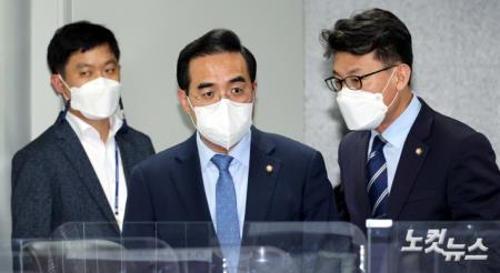 대화하는 박홍근-진성준